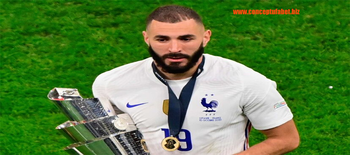 Karim Benzema Striker Legendaris